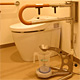 【トイレ】広いトイレと尿量測定器がついております。